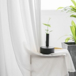 Λευκές Διαφανείς Κουρτίνες Με Πτυχωτές Πτυχώσεις Στα Πάνελ Παραθύρων
